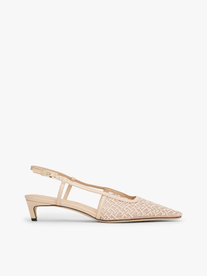 1408433D-3952-8686-39BB-968CED629CBC