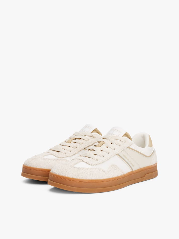 2F99E5D8-D97A-CA58-A390-B69DDA71472F