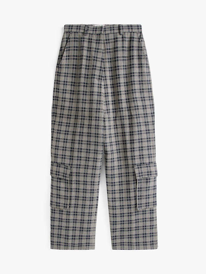 42E3DEF9-F464-7389-BACD-DD96B72985E1