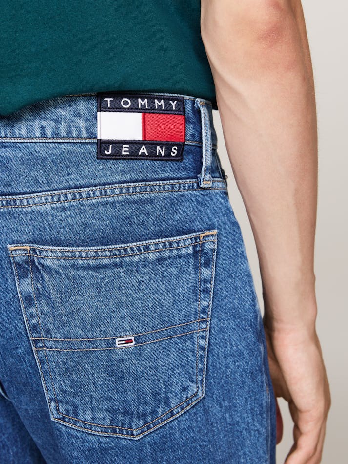 58ABC9F1-DB63-C05C-DA3A-C3AABA5916FA