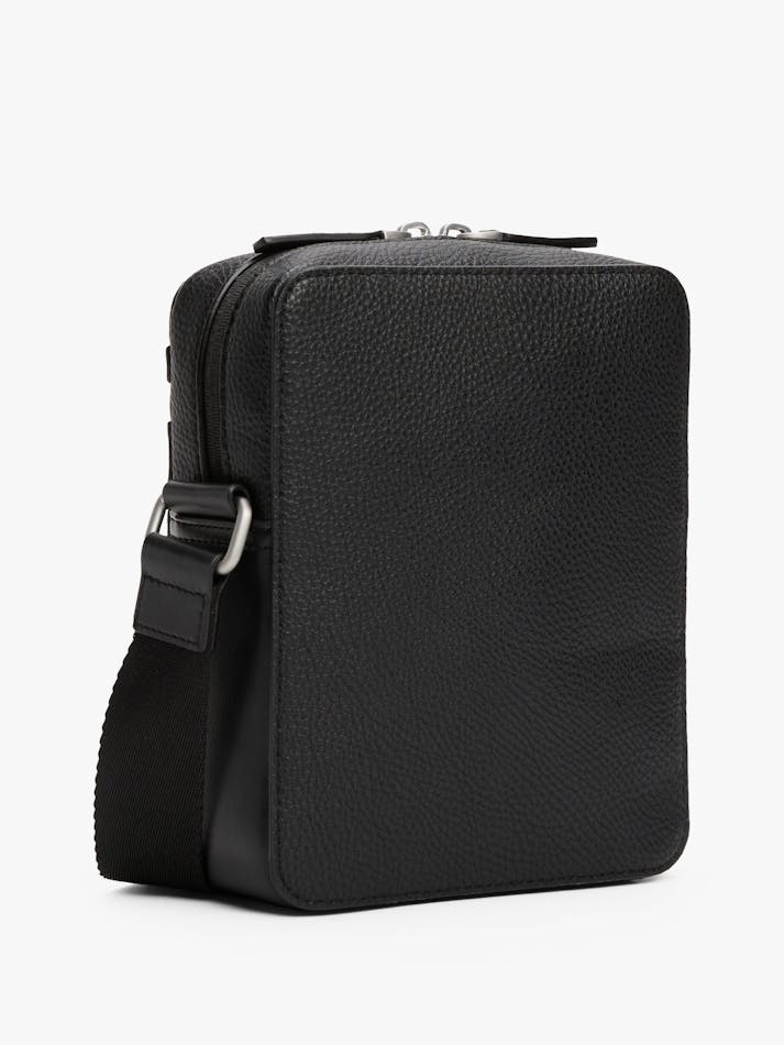 7E1CA10B-AB7B-BFA9-D8E5-4B9963ABB65F