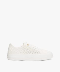 TH MONOGRAM EMBROIDERY MESH TRAINERS