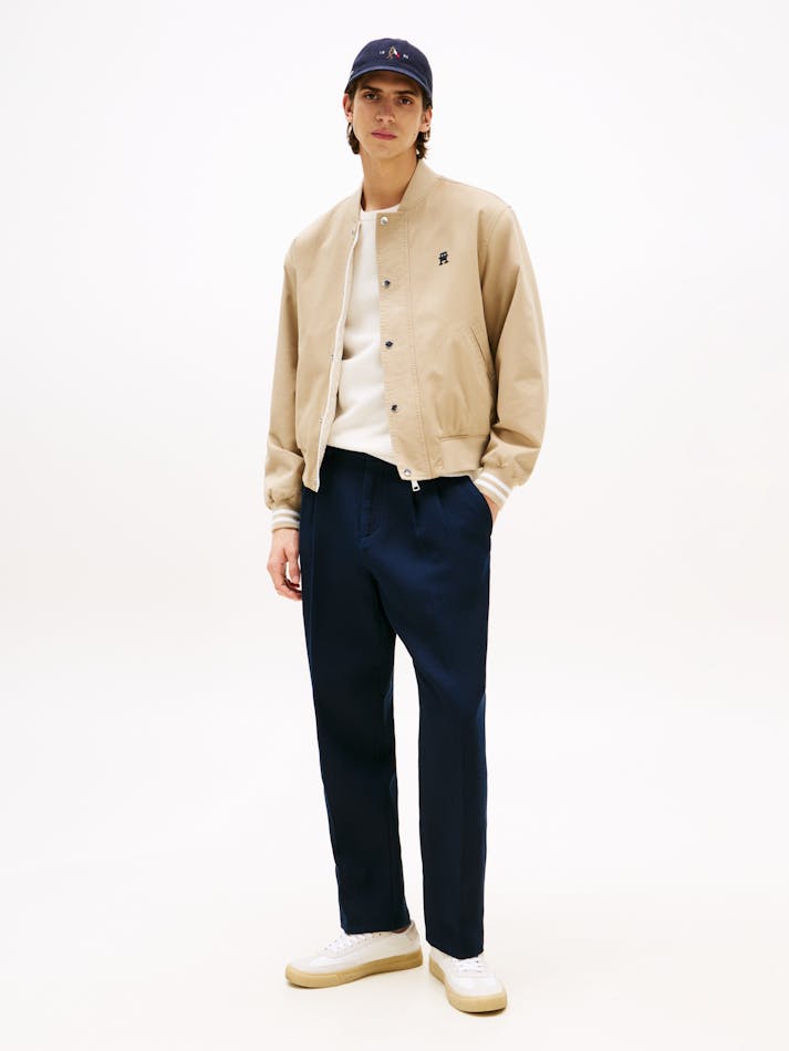 CAE3A0E8-9897-5FD2-8646-B040BC571C26