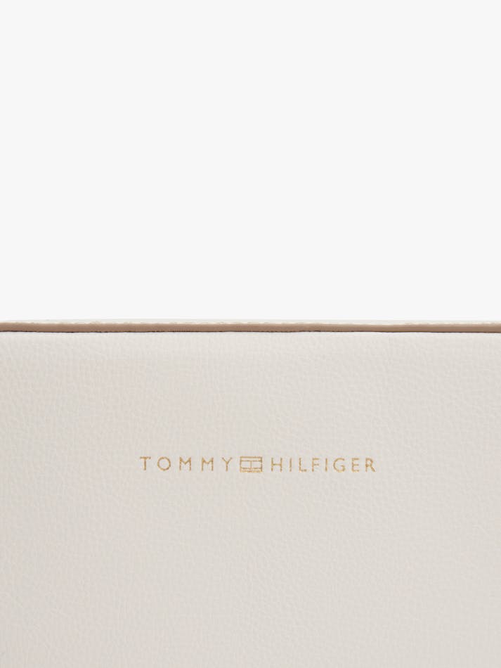 E4F41DD3-AAC5-8C44-7D87-FEE459DBC01F