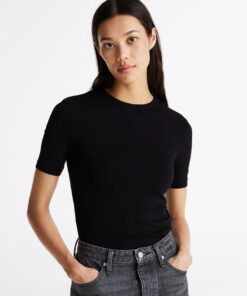 RIBBED SLIM T-SHIRT